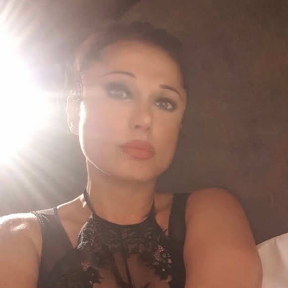 Meet your Posher, Simona - Picture 1 of 1